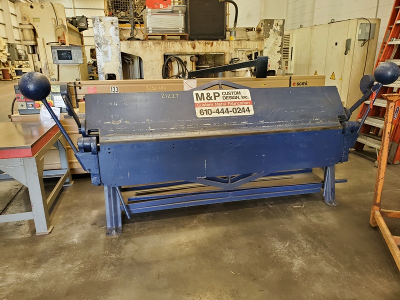12 gauge x 8' Chicago #812, manual apron brake, independent manual clamping on each end w/adjustment - Image 1