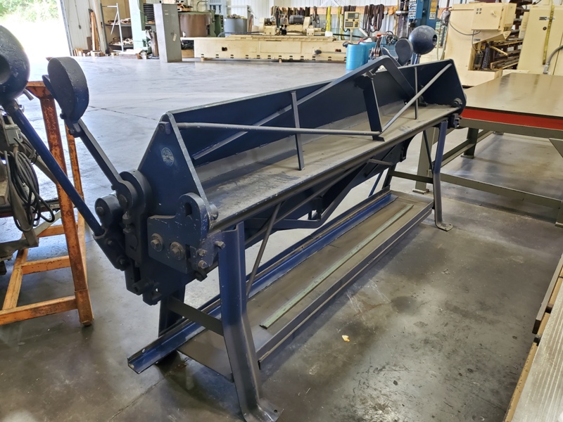 12 gauge x 8' Chicago #812, manual apron brake, independent manual clamping on each end w/adjustment - Image 6