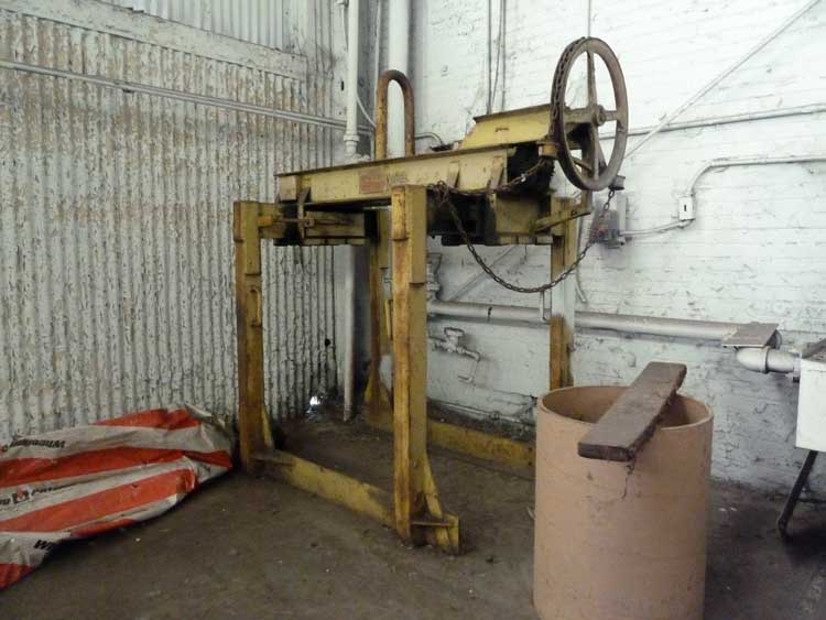 10000 lb. Mansaver, Sheet Lifter, 56" opening, 44" stack H, 5' L arms, Manual Wheel & Chain, No End Grab - Image 1
