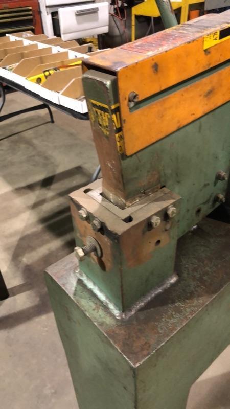 4" x 4" x 1/4" HMI #42-20, ironworker, 42 ton, 14" throat, 20" blade length, S/N 104-46-137 - Image 8