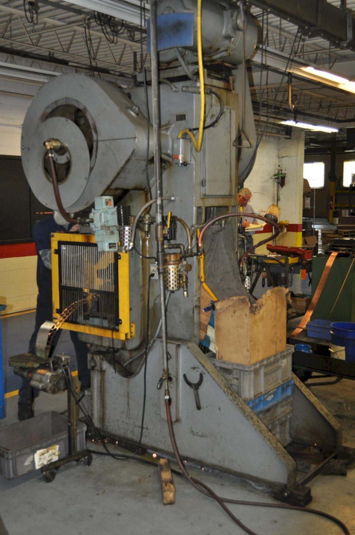 45 Ton, Minster #5, OBI press, 6" stroke, 14.25" Shut Height, 2.75"ram adj., 50/100 SPM, 28" x18"bed, air - Image 2