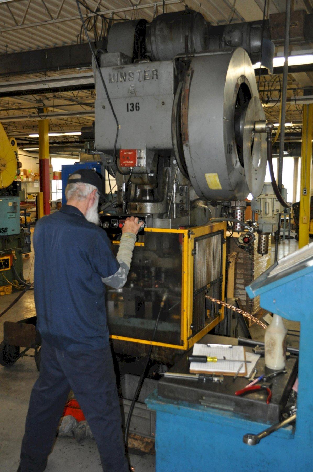 45 Ton, Minster #5, OBI press, 6" stroke, 14.25" Shut Height, 2.75"ram adj., 50/100 SPM, 28" x18"bed, air - Image 3