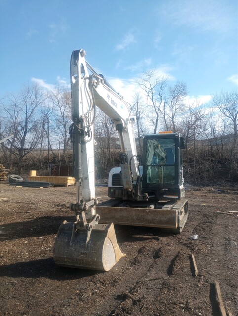 Bobcat #E85, excavator, 66 HP, tail swing type conventional, 23.6' max reach @ ground level - Image 4
