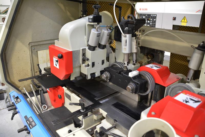 Weinig #U-23E, feed through moulder, 6-heads, 9-1/16" x 4-3/4" capacity, 1-9/16" spindle, variable speed, 2005 - Image 10