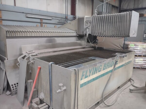Flow Flying Bridge Waterjet Cutting System, 4' x 8', 30 HP, 60000 psi, 1998 - Image 1