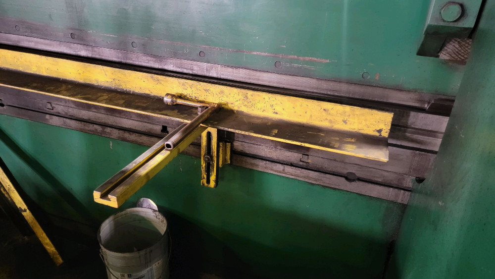 400 Ton, Cincinnati #400H, hydraulic press brake, 16' overall, adj depth stop, foot pdl, 4-way die & punch - Image 2