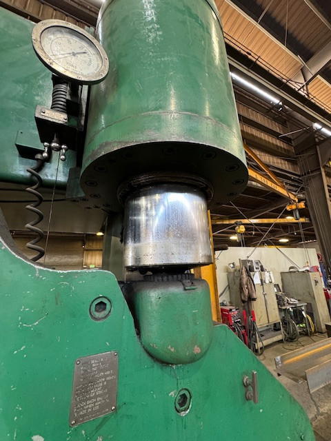 400 Ton, Cincinnati #400H, hydraulic press brake, 16' overall, adj depth stop, foot pdl, 4-way die & punch - Image 8