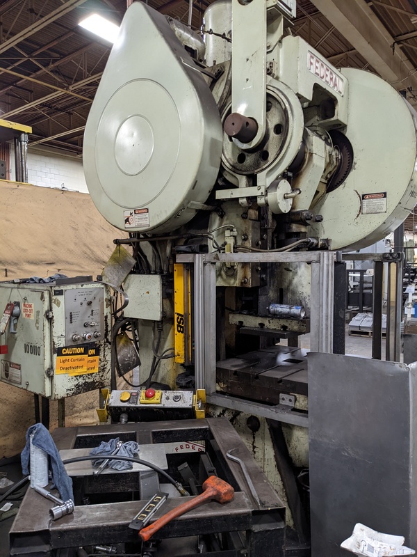 100 Ton, Federal #8, OBI flywheel press, 4" stroke, 15" throat, 14.5" Shut Height, 3" adj., 36" x28" bed, 45 - Image 2