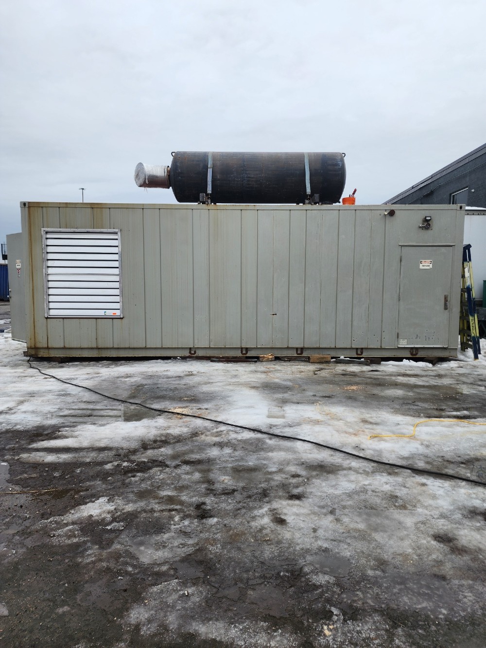 1250 KW Cummins #QSK50G4, diesel generator, enclosed, 341 hours, 2011 - Image 2