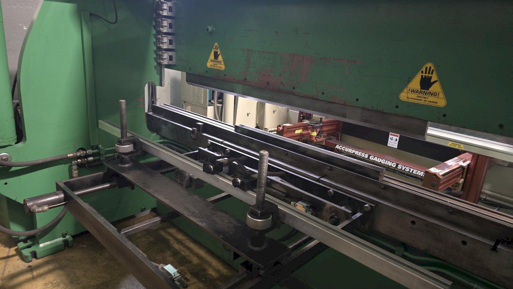 250 Ton, Accurpress #725012, hydraulic press brake, 12' overall, 102" between housing, 8" stroke, 10" throat - Image 4