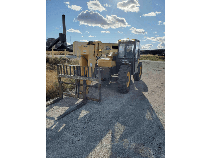 8000 lb. Gehl Company #RS8-42, telehandler lift, 42' lift height, low hours, 2015 - Image 4