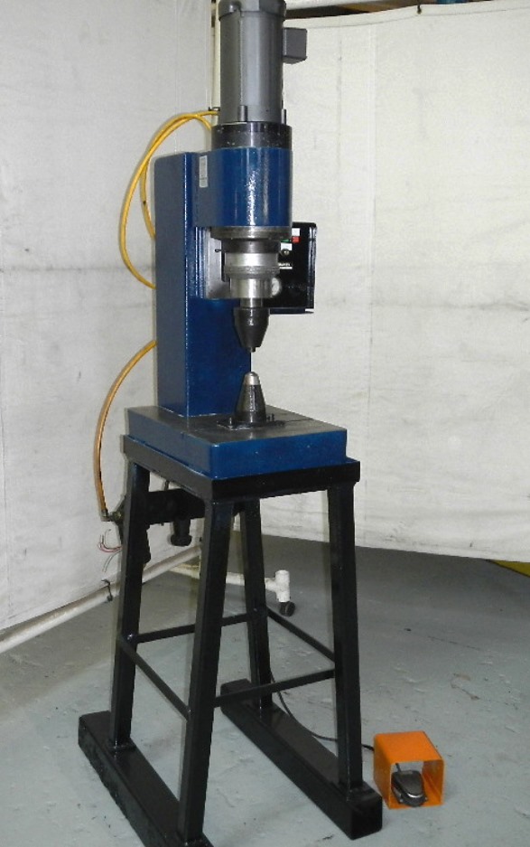 Taumel #T-501, riveter, 0.55" rivet capacity, 6.6" throat, 14" x18" bed, 2000 - Image 3