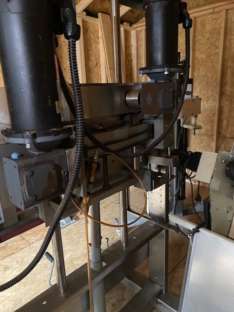 Kiss Packaging Systems Spindle Capper with Hoppmann feeder and 12' Conveyor - Image 5
