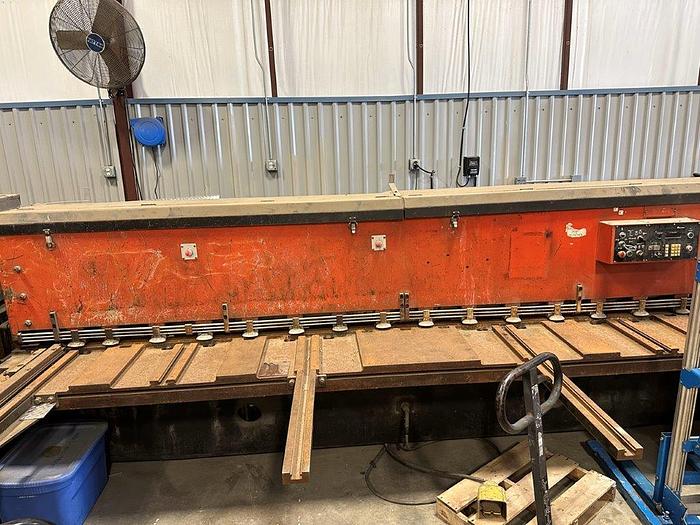 1/4" x 13' Amada #M-4045, mechanical squaring shear, 174" blade length, 50 SPM, 40" front operated power back - Image 4
