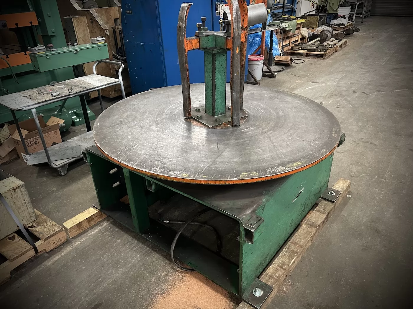 15000 lb. AWC #F-500, Pallet Uncoiler, 30" Width, 80" outside dimensions, 0-300 FPM, 2001 - Image 2