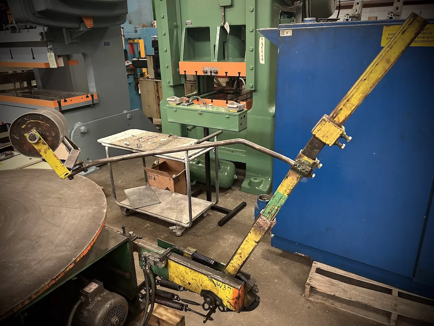 15000 lb. AWC #F-500, Pallet Uncoiler, 30" Width, 80" outside dimensions, 0-300 FPM, 2001 - Image 3