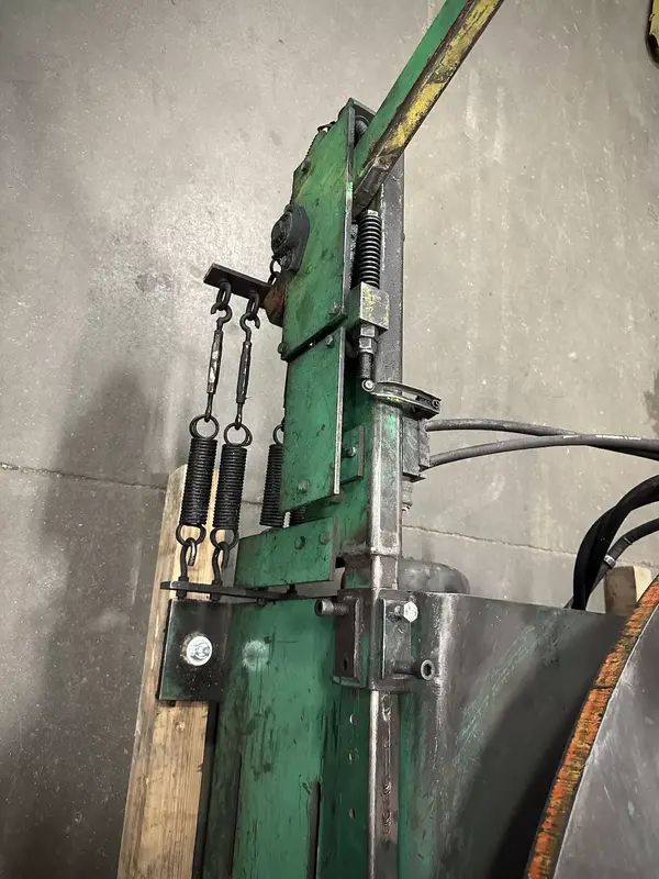 15000 lb. AWC #F-500, Pallet Uncoiler, 30" Width, 80" outside dimensions, 0-300 FPM, 2001 - Image 10