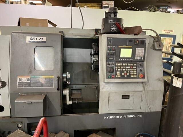Hyundai Kia #SKT21, CNC lathe, 21.7" swing, 8" chuck, 2.5" bar, 13.8" turning diameter, Fanuc 21i-TB, 2007 - Image 1