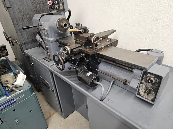 11" x 18" Hardinge #HLV-H, Toolroom lathe - Image 4