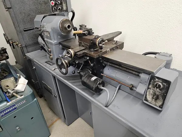 11" x 18" Hardinge #HLV-H, Toolroom lathe - Image 4