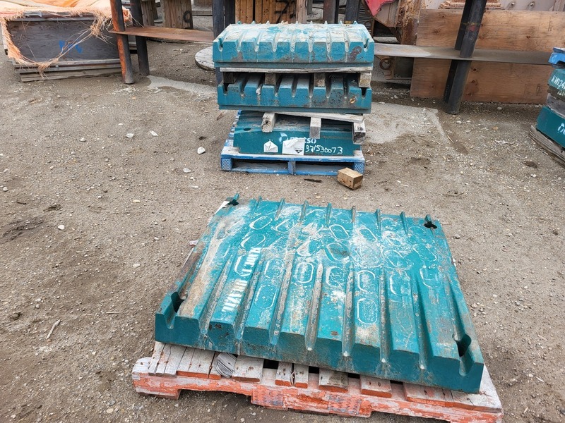 Metso #MM0350418, movable jaw plate for jaw crushers - Image 4