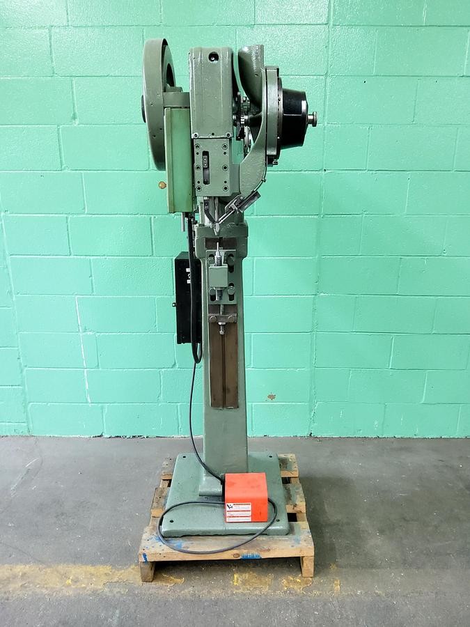 Chicago #912, riveter, 12" throat, 2.5" stroke, 0.25 HP, 175 RPM flywheel - Image 2