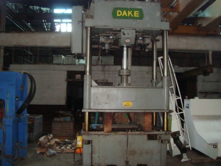 150 Ton, Dake #27-677, 4-post, 18" stroke, 40" daylight, 61" btwn posts, 62" x43" platen, nice, 1978 - Image 2