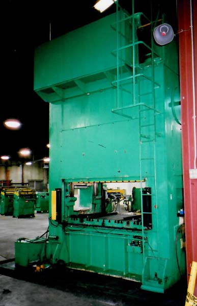 275 Ton, Sutherland, 10" stroke, 27" Shut Height, 15-30 SPM, 84" x49"bed, 27.5"wdws,ISB controls, 1992 - Image 2