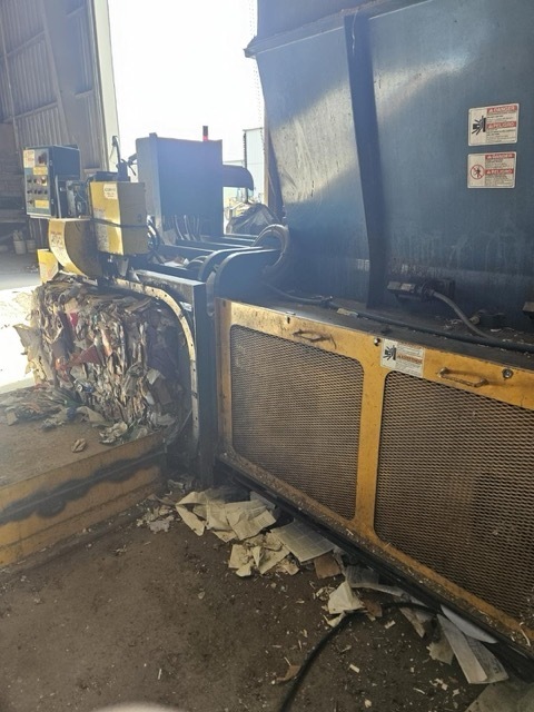 Marathon #2R-250, 2-ram baler, 83-7/8" x40-3/4" feed opening, 65" x45" x30" bale size - Image 1