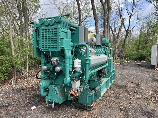 1100 KW Cummins #QSV81G, Natural gas generator set, 480 Volts, 7393 hours, 2001 - Image 3
