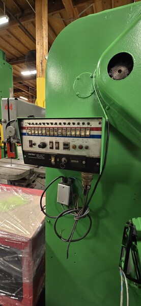 25 Ton, Verson press brake, 2" stroke, 12" Shut Height, 6-1/2' table - Image 2