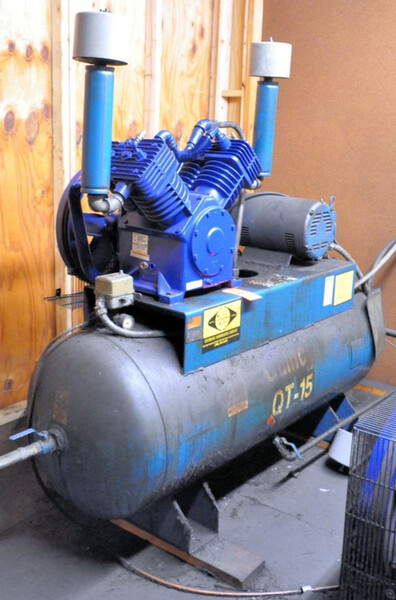 15 HP Quincy #QT-15, air compressor, tank mounted, 120 gallon, 60 cfm @ 200 psi - Image 1