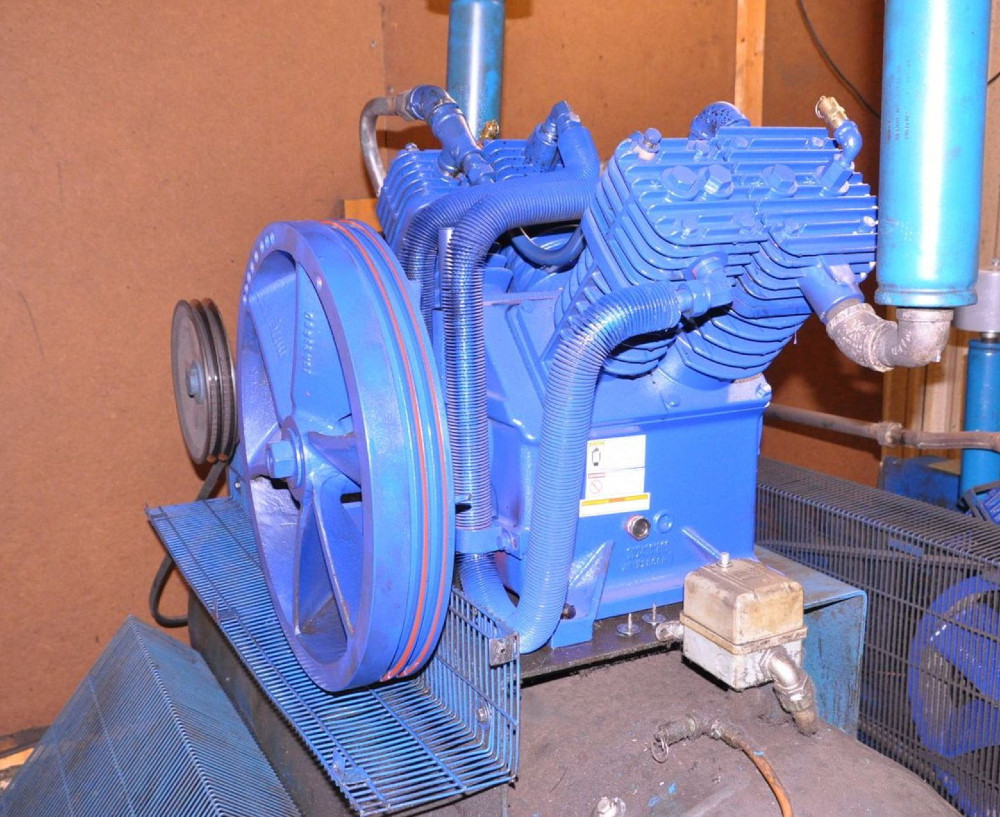 15 HP Quincy #QT-15, air compressor, tank mounted, 120 gallon, 60 cfm @ 200 psi - Image 4