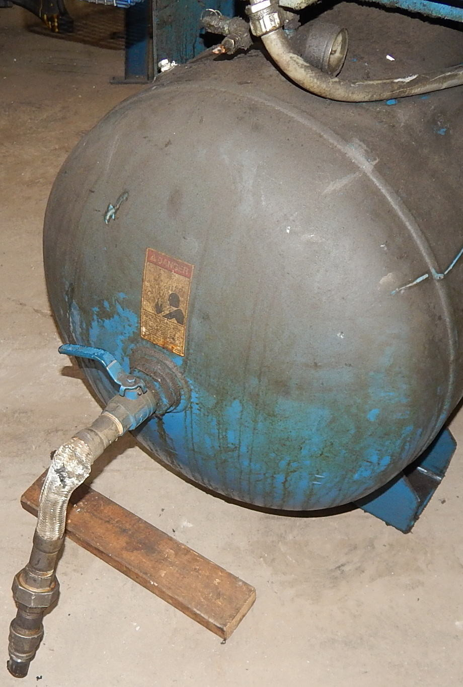 15 HP Quincy #QT-15, air compressor, tank mounted, 120 gallon, 60 cfm @ 200 psi - Image 6