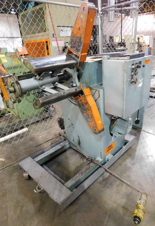 2500 lb. Dallas #06090, motorized uncoiler, 16"-20" ID, 12" width, Loop control - Image 1