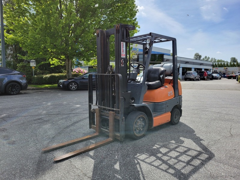 5000 lb. Toyota #42-6FGCU25, Forklift, 189" lift height, 42" Fork Length, 83" Mast lowered height, 3 Mast - Image 1
