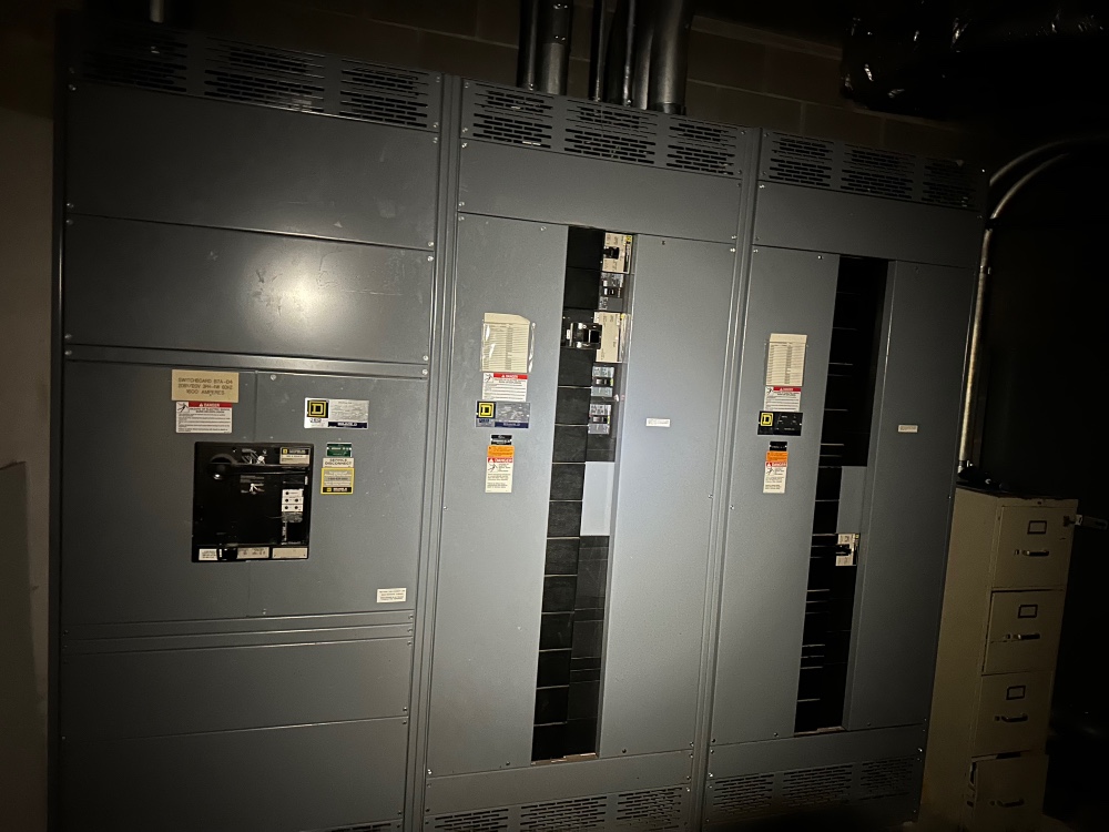 1600 Amp. Square D panel 3 section 3 phase 4 wire, with one pxf3616, 1- QDA32225, 1- Q432400, 2- JGA36200, 3 - Image 2