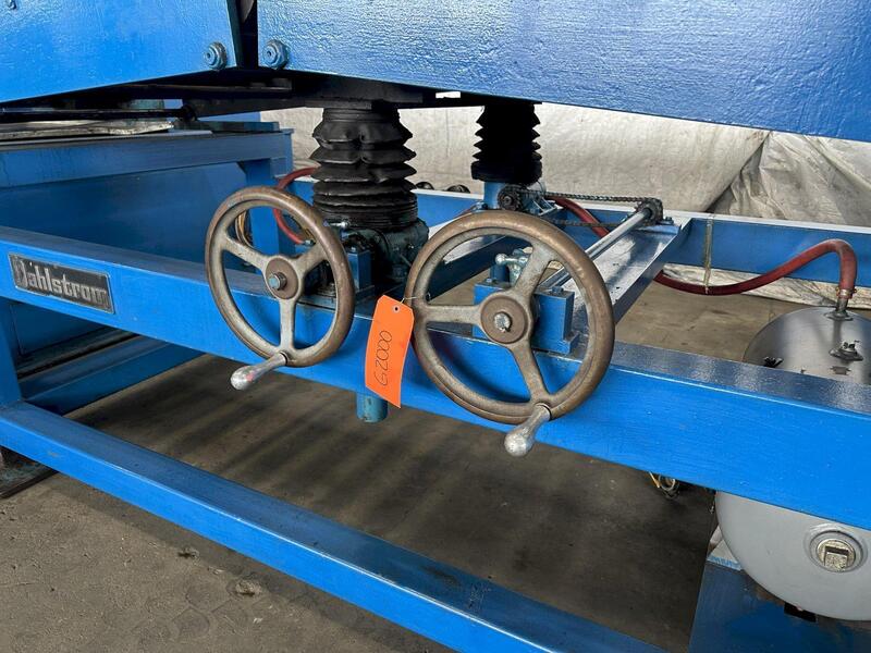 Adjustable hump table, Dahlstrom #HT-A-54, 54" width capacity, 15" table adjustment - Image 3