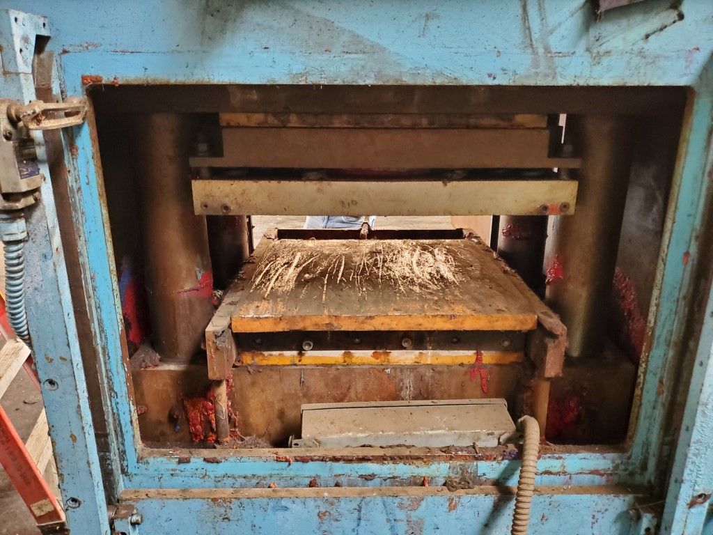150 Ton, TMP, hydraulic rubber press, 6 stroke, 6" DL, 18" x18", electric platen, self contained hydraulic - Image 3