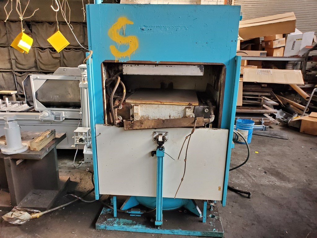 400 Ton, TMP French Oil, hydraulic press, 6 stroke, 12" DL, 24" x28", electric platen - Image 8