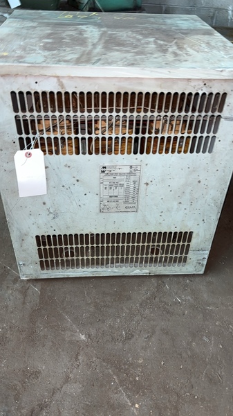 27 KVA 460 Primary, 460Y/265 Secondary, Hammond, w/taps - Image 1