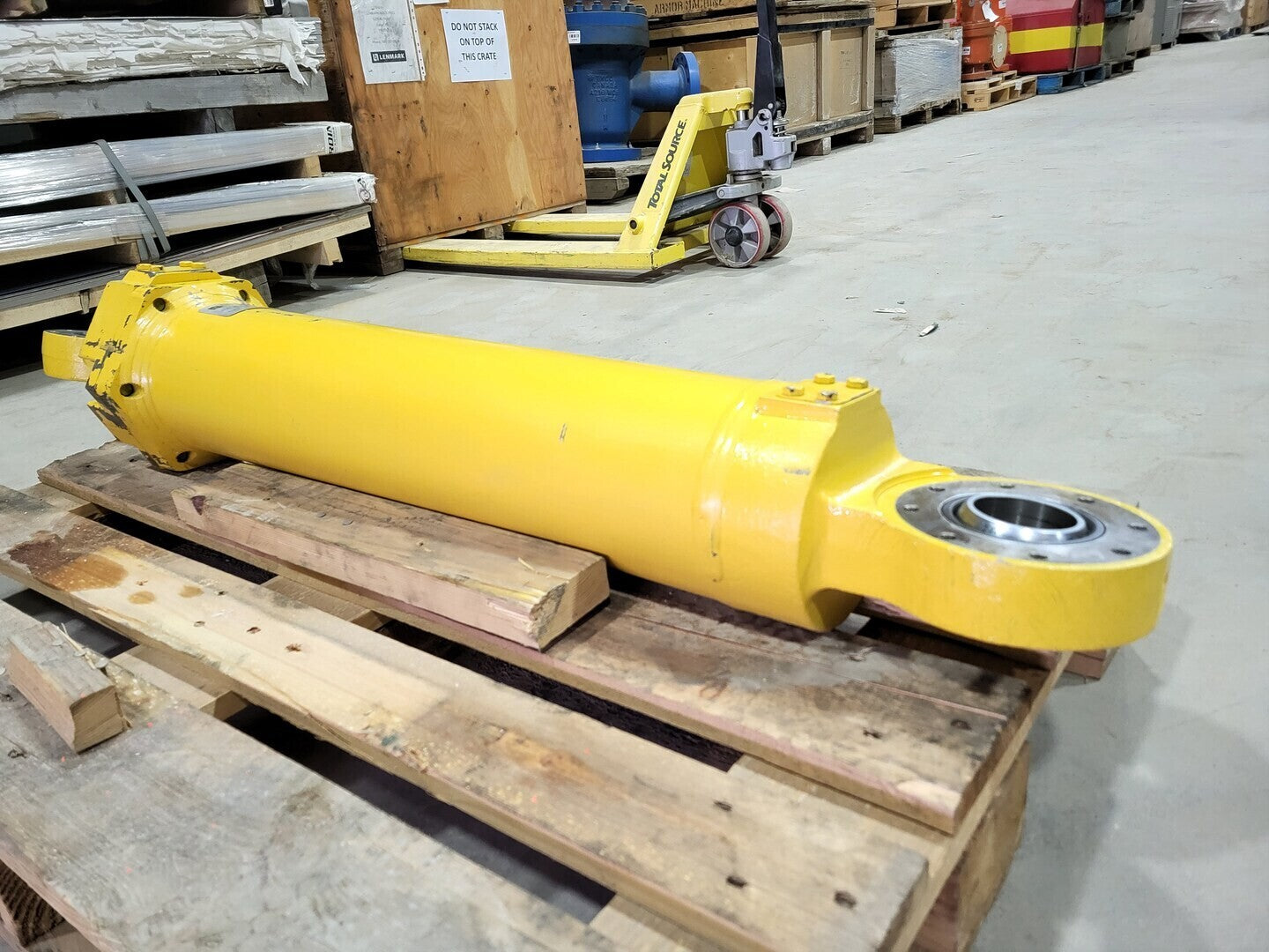 Komatsu Steering Cylinder El7952 For 830E Rock Trucks - Image 1