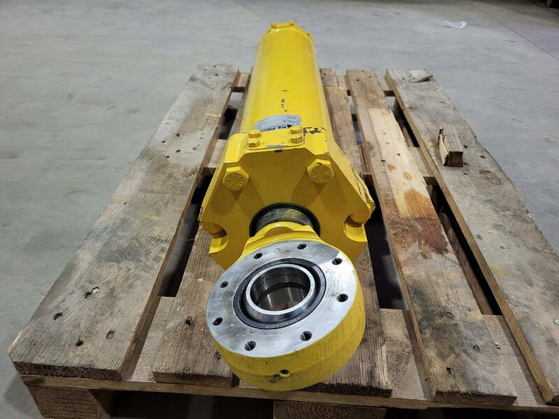 Komatsu Steering Cylinder El7952 For 830E Rock Trucks - Image 7