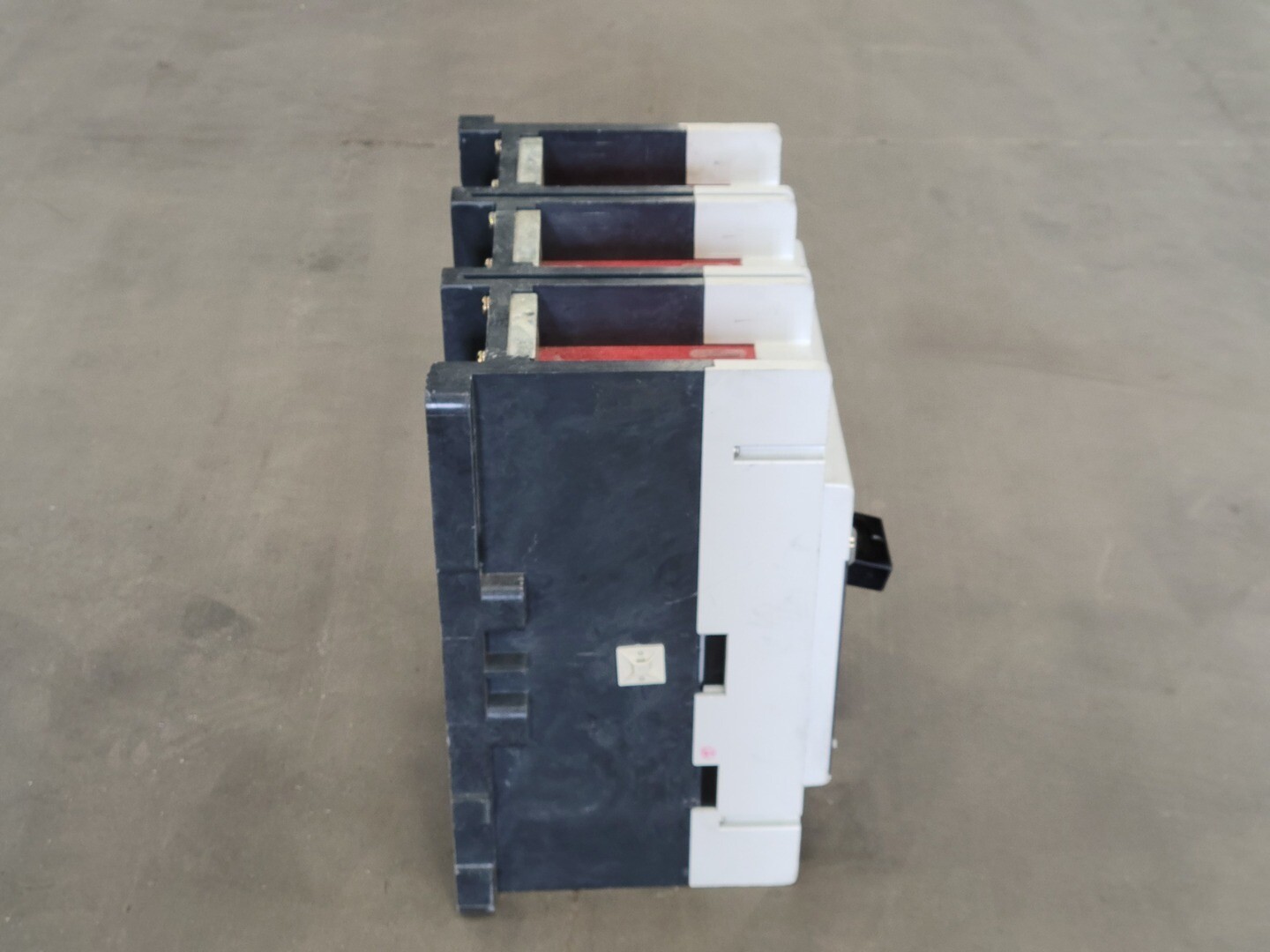 1600 Amps, Eaton Cutler-Hammer, RD316T32W, 3-pole circuit breaker, 240/480/600 Volts (18 available) - Image 10