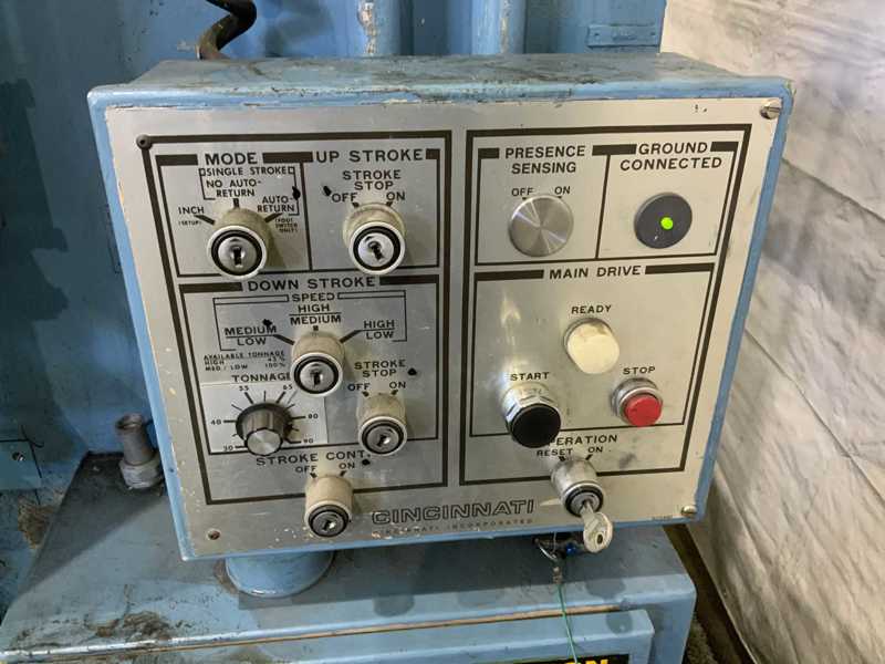 90 Ton, Cincinnati #90CB, hydraulic press brake, 8' overall, 78" between housing, 8" stroke, 15 HP, 2001 - Image 8