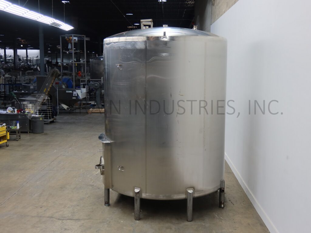 5000 gallon Mueller, 304 Stainless Steel tank, single wall, 110" dia. x 122" straight wall, dome top, dish - Image 4
