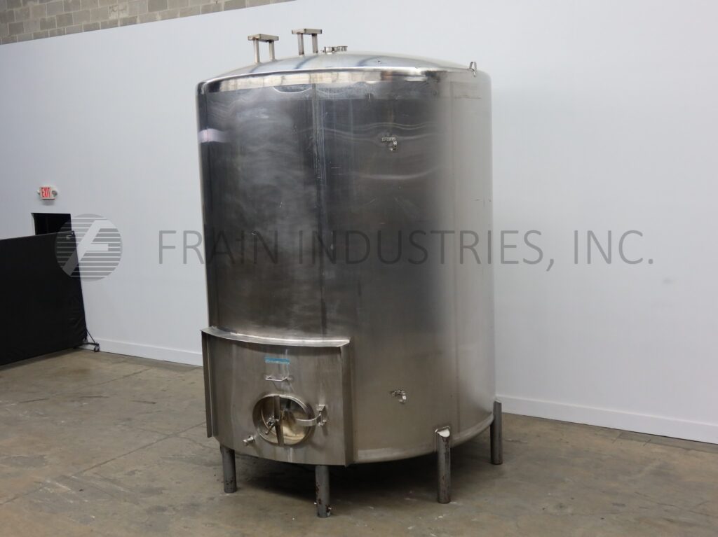5000 gallon Mueller, 304 Stainless Steel tank, single wall, 110" dia. x 122" straight wall, dome top, dish - Image 5