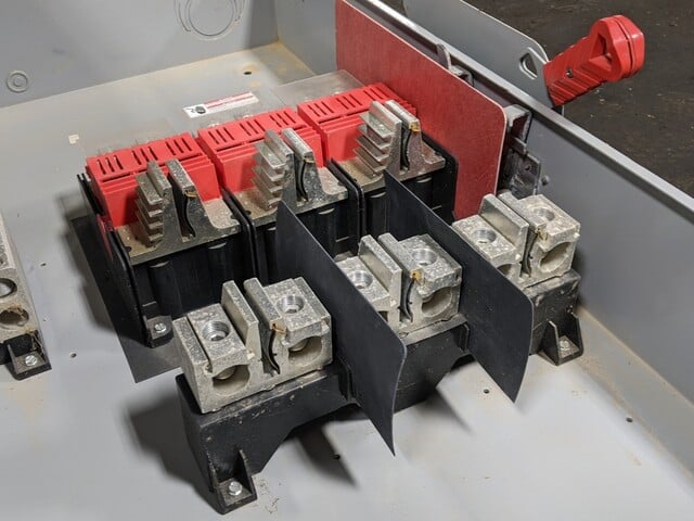 400 Amp. Siemens, HF-325-NA, Safety Disconnect Switch, 3 Pole, 3 phase, 1 Throw, 125 HP, 240 V, Wall Mount - Image 4