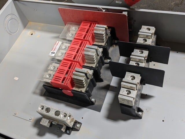 400 Amp. Siemens, HF-325-NA, Safety Disconnect Switch, 3 Pole, 3 phase, 1 Throw, 125 HP, 240 V, Wall Mount - Image 7