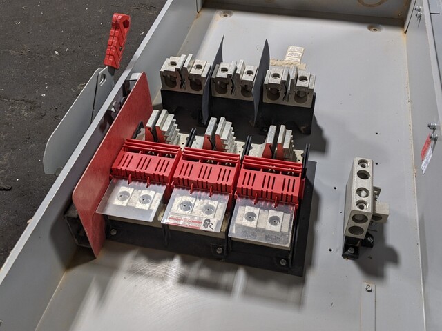 400 Amp. Siemens, HF-325-NA, Safety Disconnect Switch, 3 Pole, 3 phase, 1 Throw, 125 HP, 240 V, Wall Mount - Image 8